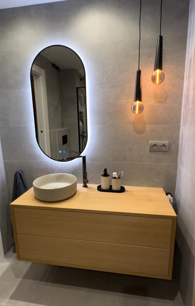 Baño completo tras una reforma integral